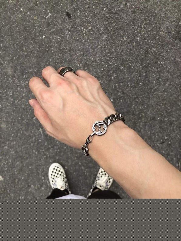 G*u*i bracelets